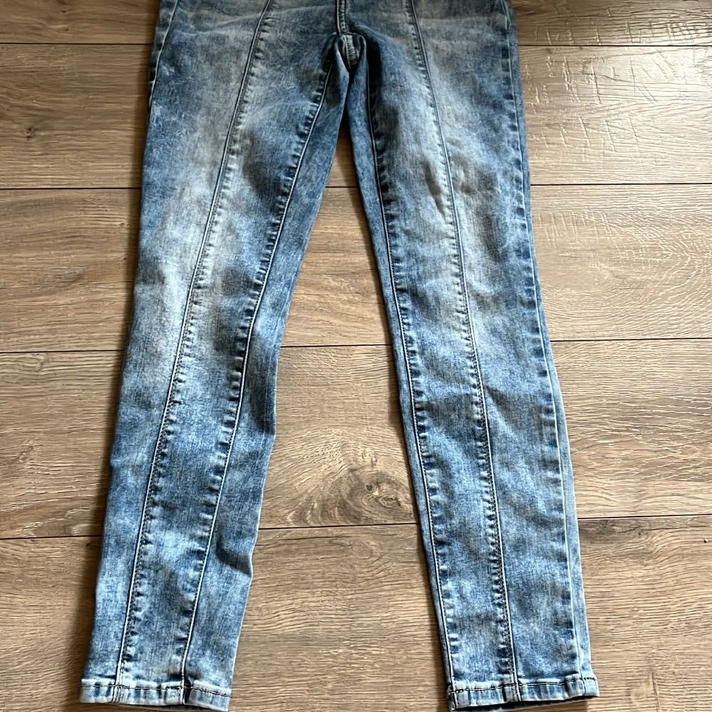 Simply Vera’s Women's Light Blue Jeans - Picture 5 of 14